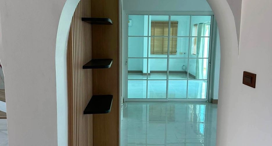Casa en venta de 4 habitaciones en Saraphi, Chiang Mai