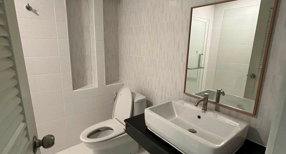 Casa en venta de 4 habitaciones en Saraphi, Chiang Mai
