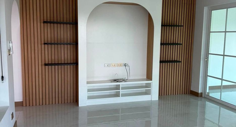 Casa en venta de 4 habitaciones en Saraphi, Chiang Mai