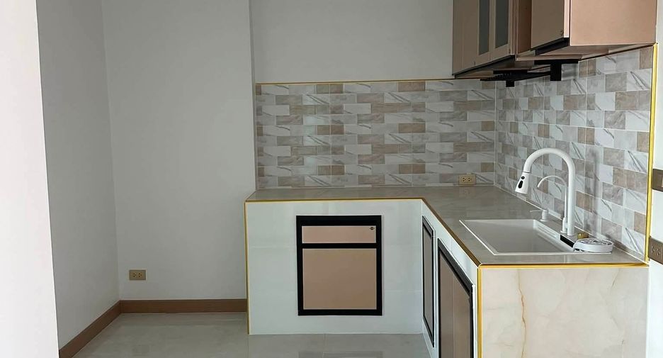 Casa en venta de 4 habitaciones en Saraphi, Chiang Mai