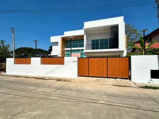 Casa en venta de 4 habitaciones en Saraphi, Chiang Mai