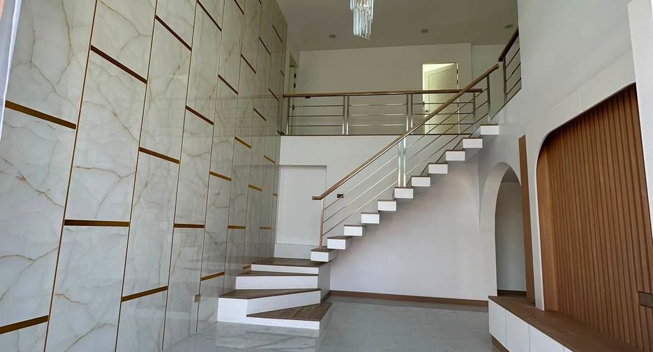 Casa en venta de 4 habitaciones en Saraphi, Chiang Mai