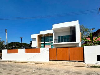 Casa en venta de 4 habitaciones en Saraphi, Chiang Mai