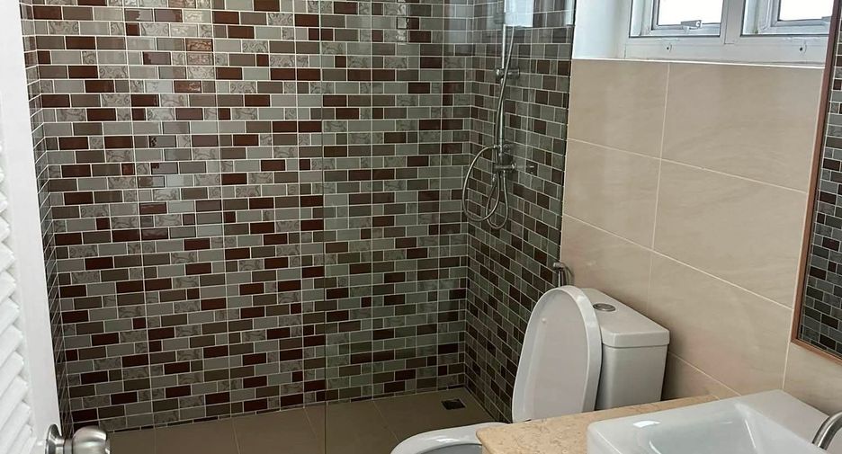Casa en venta de 4 habitaciones en Saraphi, Chiang Mai