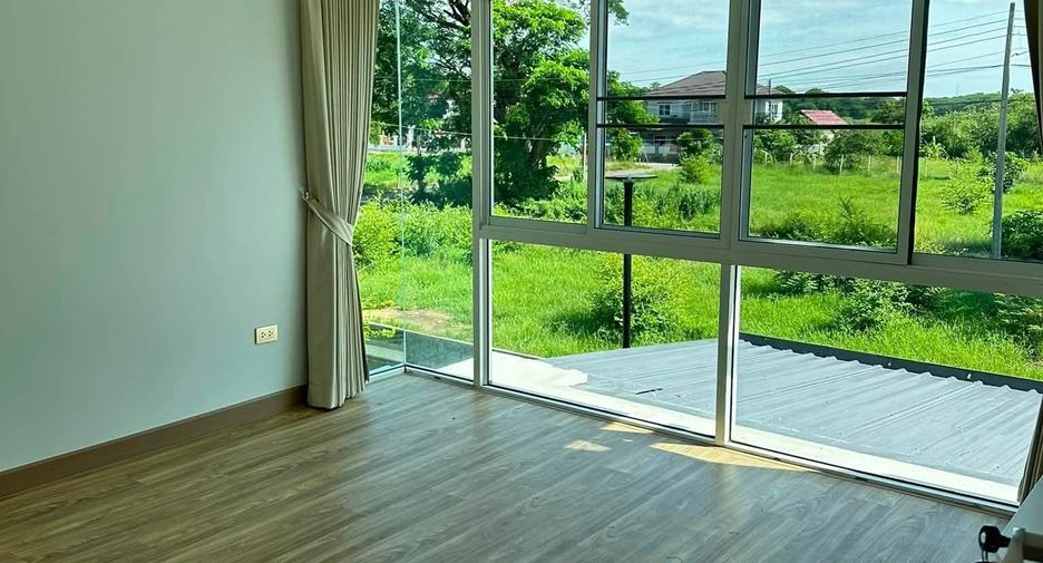 Casa en venta de 4 habitaciones en Saraphi, Chiang Mai