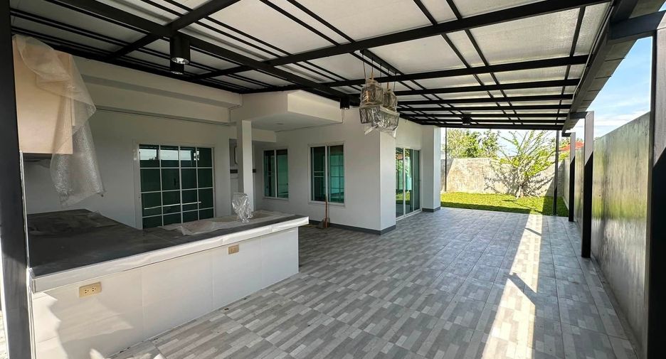 Casa en venta de 4 habitaciones en Saraphi, Chiang Mai