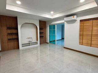 Casa en venta de 4 habitaciones en Saraphi, Chiang Mai