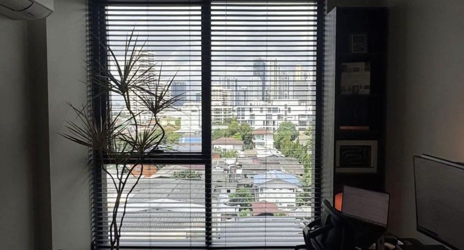 For rent 2 bedrooms condo in Khlong Toei, Bangkok