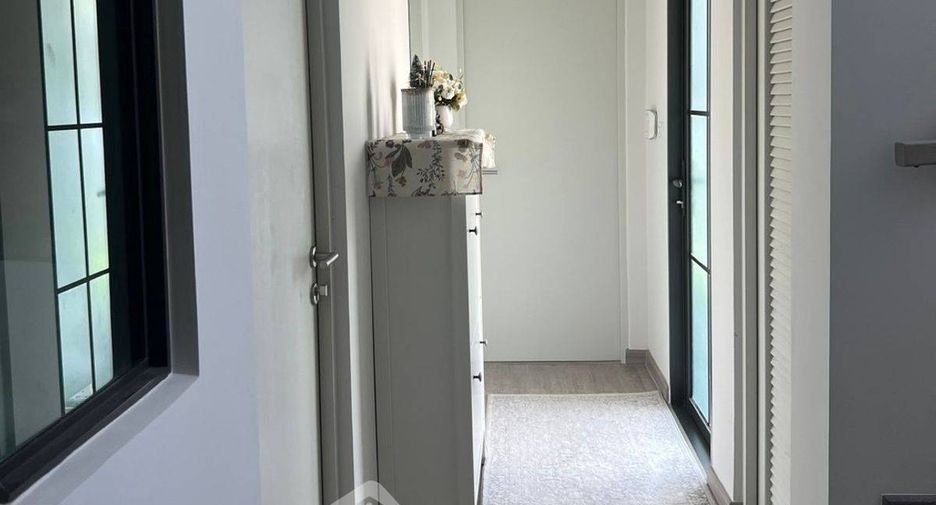 Casa en venta de 4 habitaciones en Lat Krabang, Bangkok