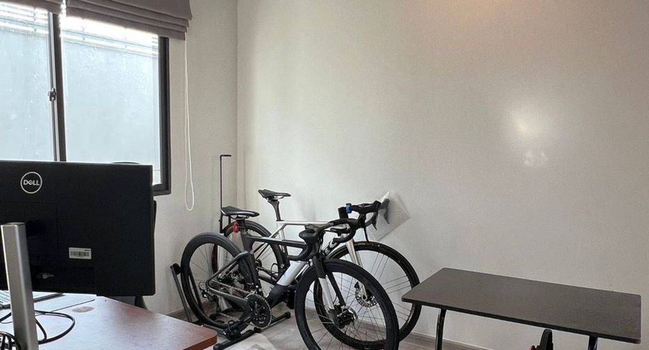 Casa en venta de 4 habitaciones en Lat Krabang, Bangkok