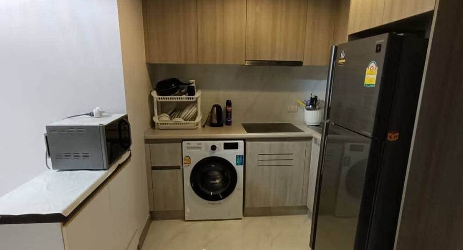 Condo en alquiler de 2 habitaciones en Huai Khwang, Bangkok