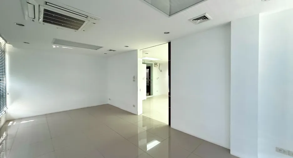 Büro zum Kauf in Bueng Kum, Bangkok
