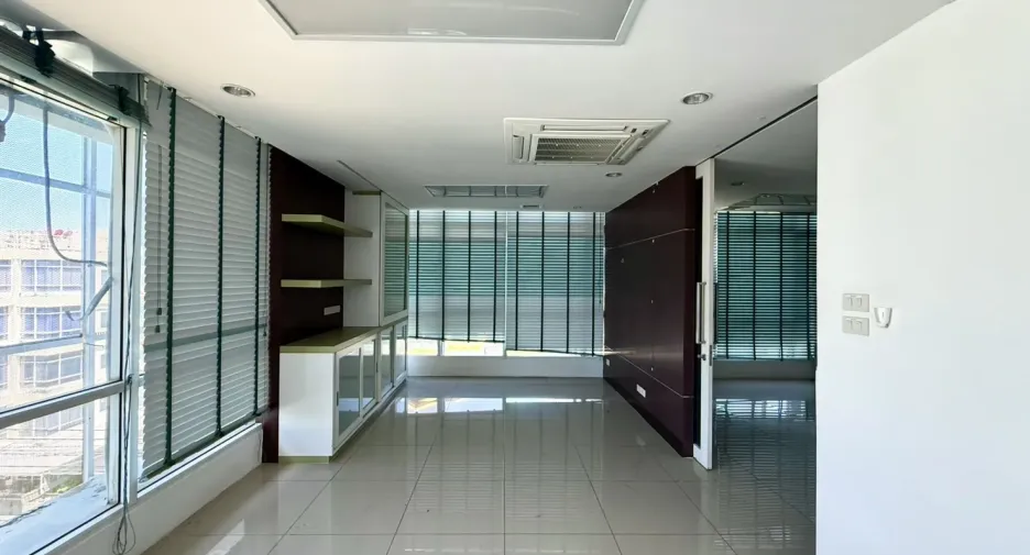 Büro zum Kauf in Bueng Kum, Bangkok