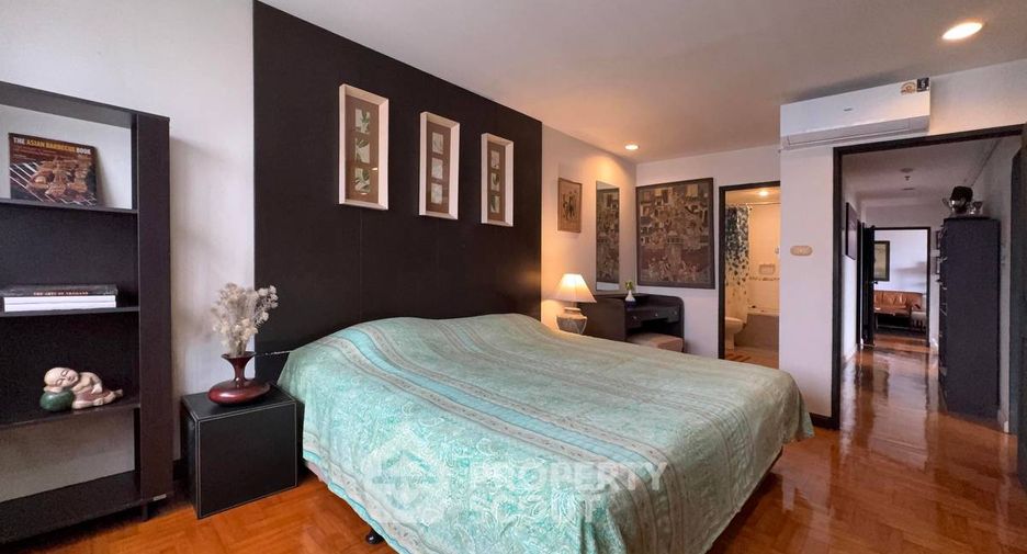 For sale 3 bedrooms condo in Watthana, Bangkok