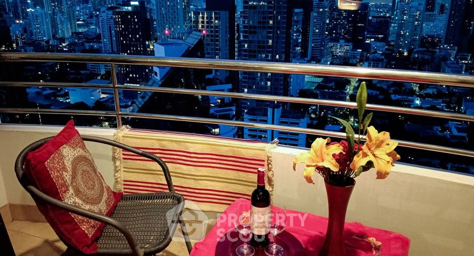 For sale 3 bedrooms condo in Watthana, Bangkok