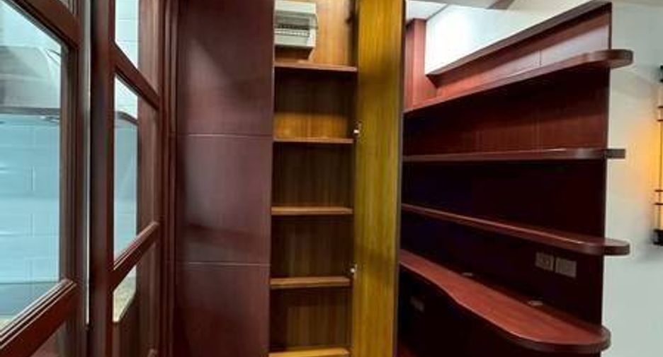 Condo en alquiler y en venta de 1 habitaciones en Watthana, Bangkok