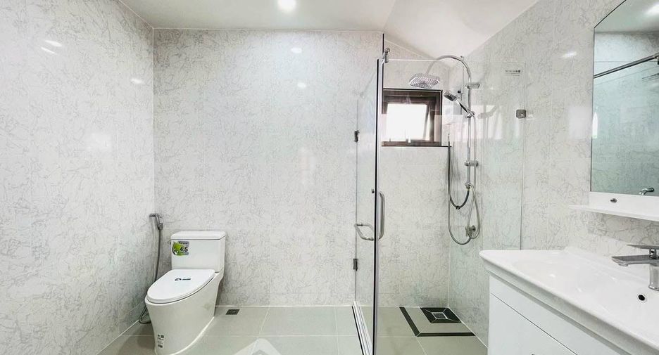 For rent そして for sale 3 ベッドルーム house in Bang Lamung, Chonburi