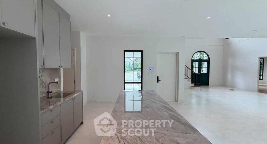 For sale 5 ベッドルーム house in Saphan Sung, Bangkok