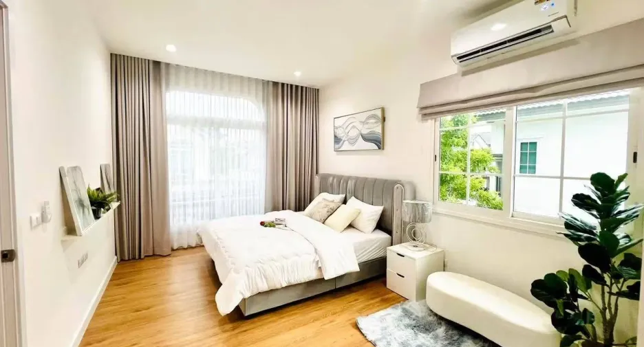 Haus zur Miete mit 4 Zimmer in Bang Phli, Samut Prakan