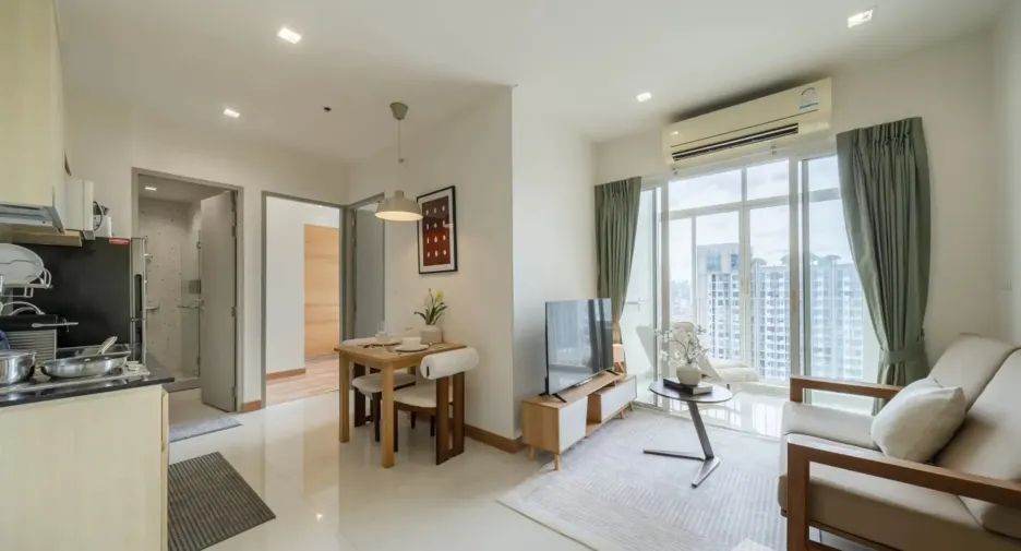 For rent 2 bedrooms condo in Phra Khanong, Bangkok