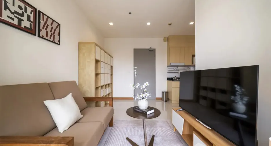For rent 2 bedrooms condo in Phra Khanong, Bangkok