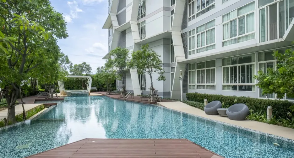 For rent 2 bedrooms condo in Phra Khanong, Bangkok