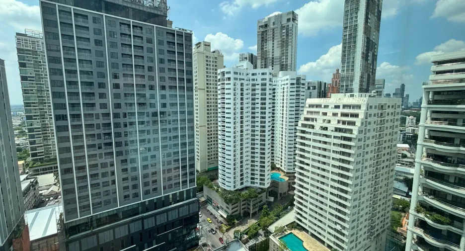 For rent 2 bedrooms apartment in Khlong Toei, Bangkok