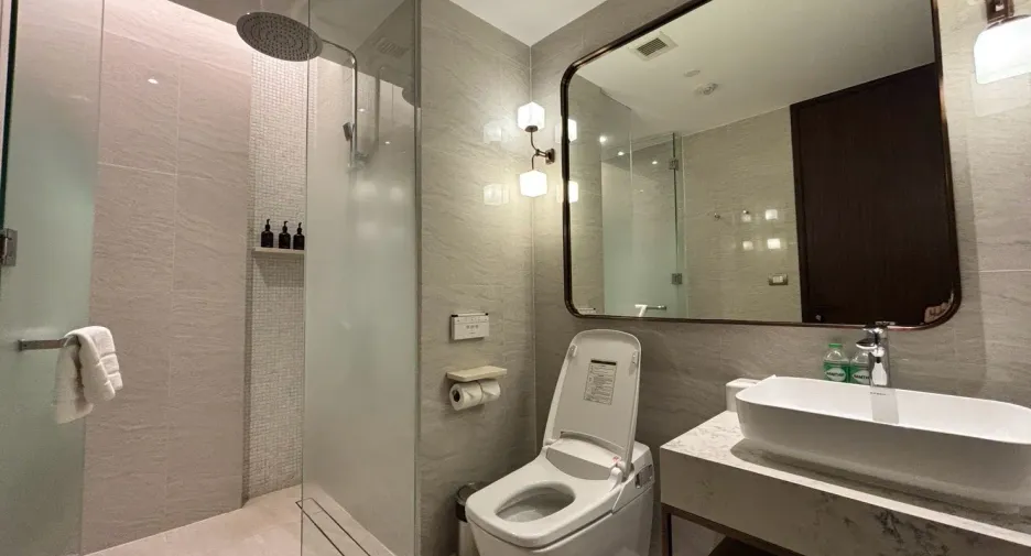 For rent 2 bedrooms apartment in Khlong Toei, Bangkok