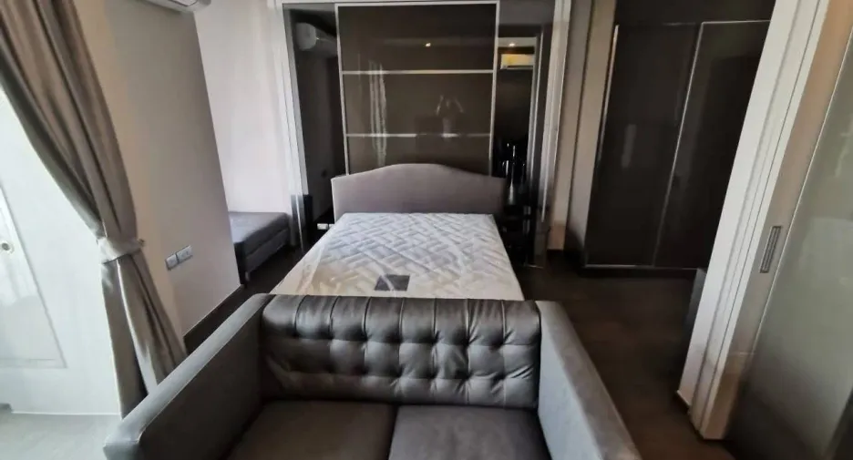 For rent studio condo in Pathum Wan, Bangkok