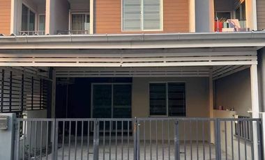 Casa adosada en alquiler de 3 habitaciones en Bang Phli, Samut Prakan