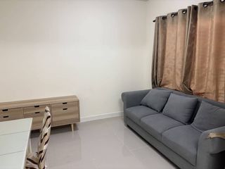 Casa adosada en alquiler de 3 habitaciones en Bang Phli, Samut Prakan