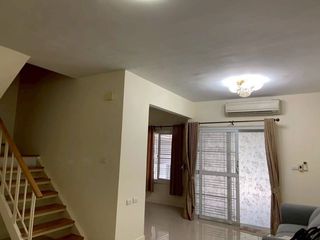 Casa adosada en alquiler de 3 habitaciones en Bang Phli, Samut Prakan
