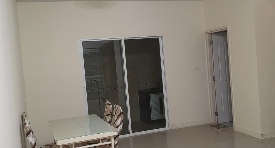Casa adosada en alquiler de 3 habitaciones en Bang Phli, Samut Prakan