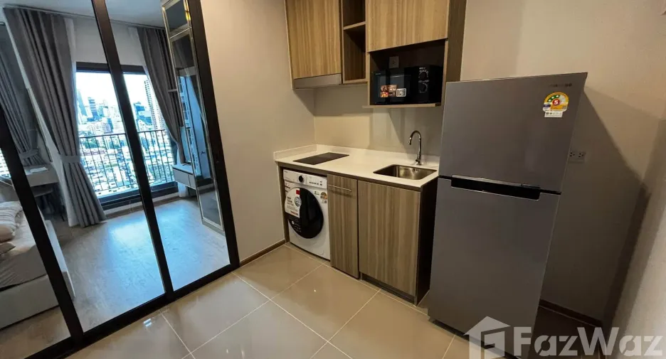 À louer studio condo à Khlong Toei, Bangkok