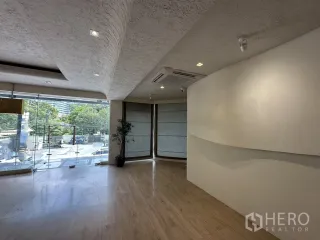 For rent retail Space in Watthana, Bangkok