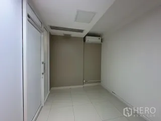 For rent retail Space in Watthana, Bangkok