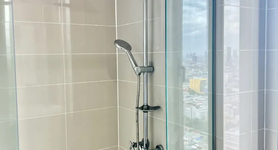 For rent 1 bed condo in Pathum Wan, Bangkok