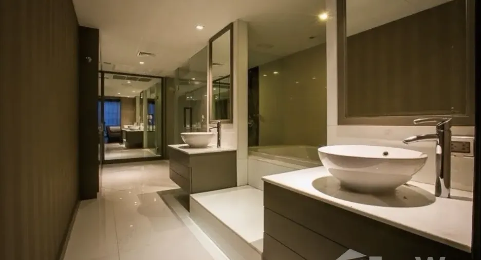 For rent 3 bedrooms apartment in Watthana, Bangkok
