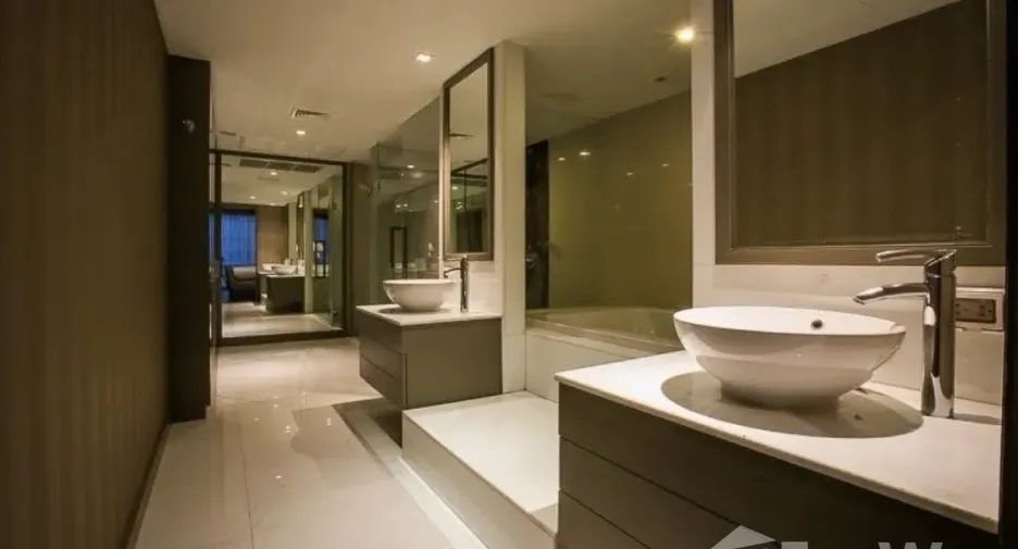 For rent 3 bedrooms apartment in Watthana, Bangkok