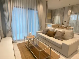 For rent 4 bedrooms townhouse in Huai Khwang, Bangkok