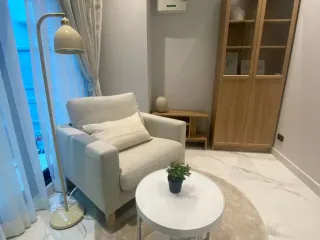 For rent 4 bedrooms townhouse in Huai Khwang, Bangkok