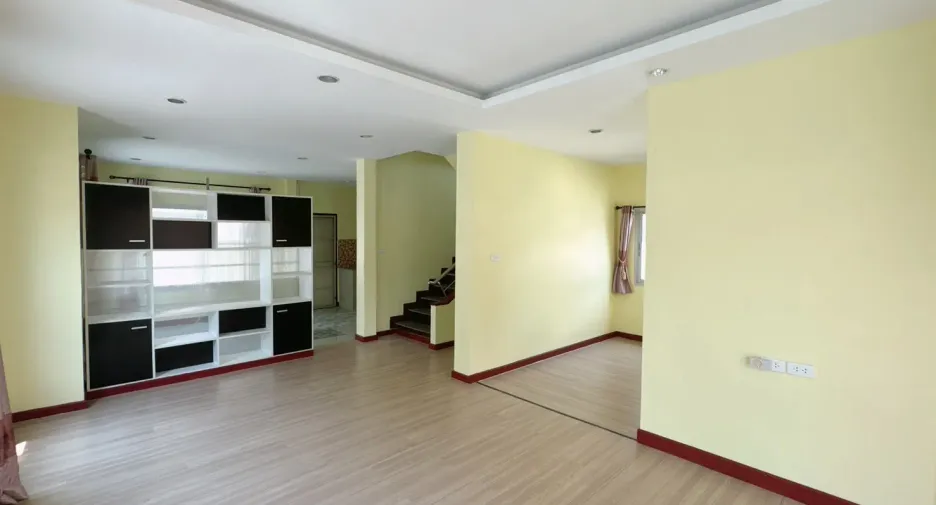 À louer 3 chambres maison à Phra Samut Chedi, Samut Prakan