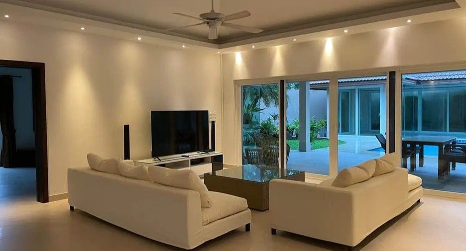 For rent 3 bedrooms villa in Bang Lamung, Chonburi