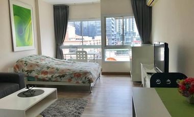À louer studio condo à Huai Khwang, Bangkok