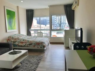 À louer studio condo à Huai Khwang, Bangkok