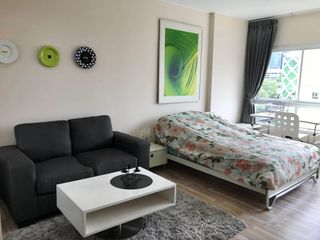 À louer studio condo à Huai Khwang, Bangkok