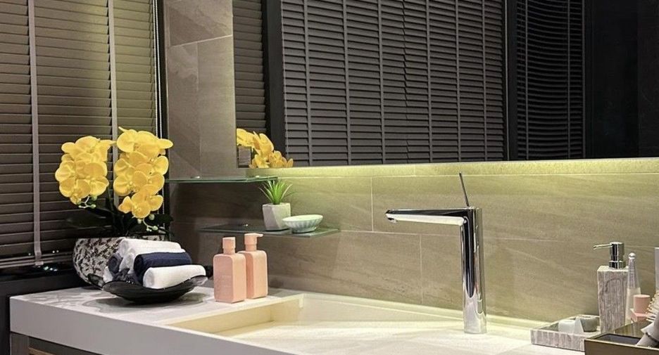 For rent 4 bedrooms condo in Watthana, Bangkok