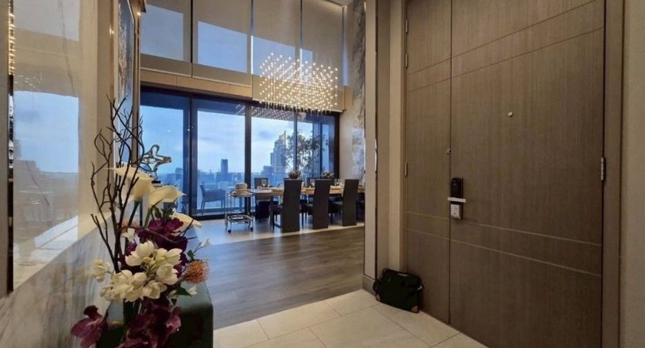 For rent 4 bedrooms condo in Watthana, Bangkok
