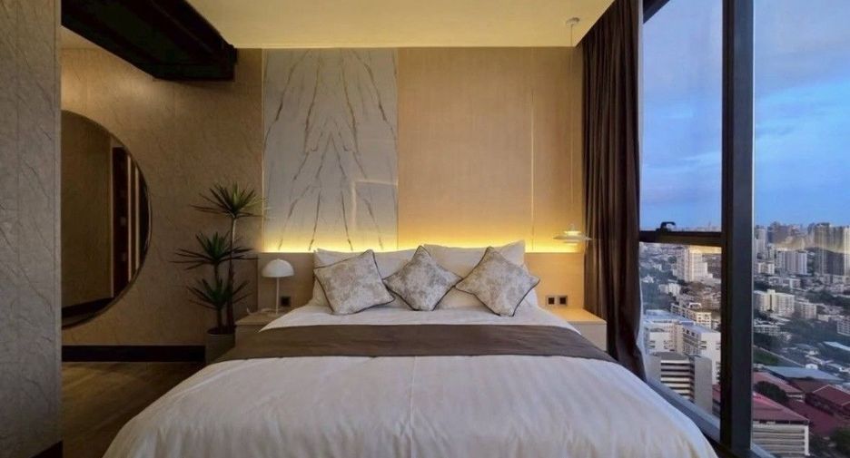 For rent 4 bedrooms condo in Watthana, Bangkok
