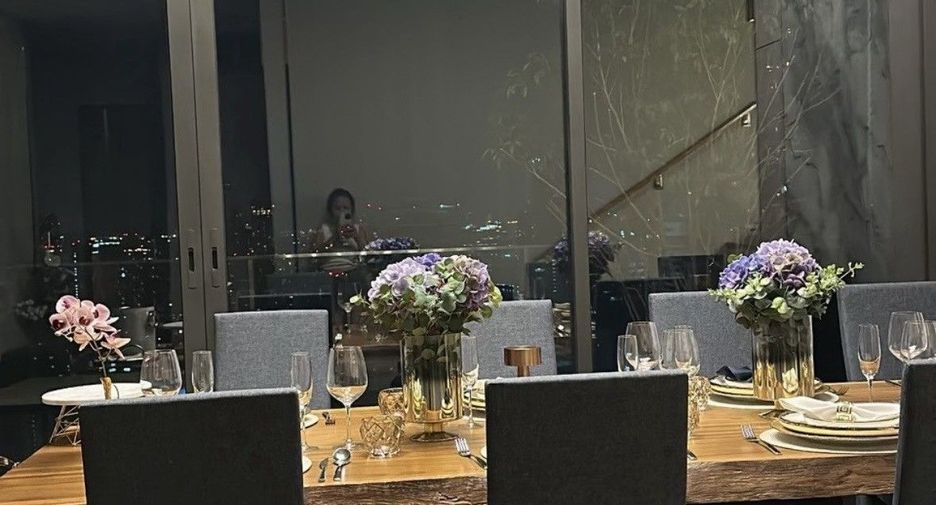 For rent 4 bedrooms condo in Watthana, Bangkok